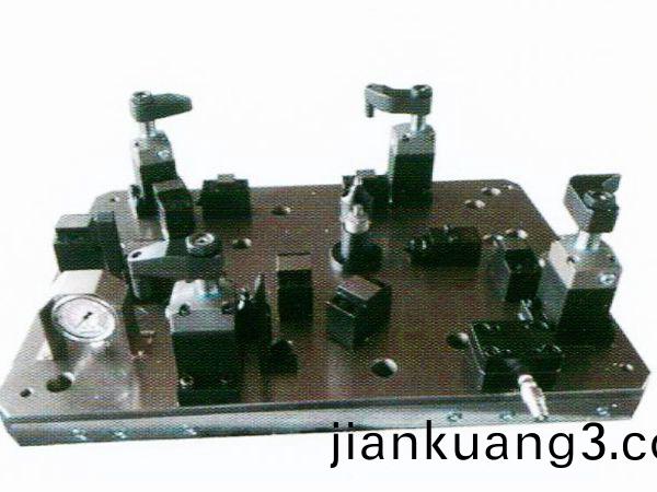 齒輪室(shi)罩蓋液(ye)壓裌(jia)具